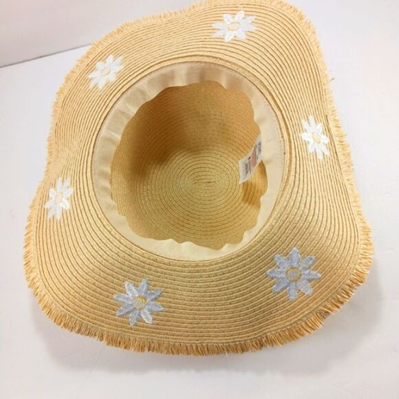 F&F Floppy Rim Banded Straw Like Hat With Daisy Applique Accents. - Picture 7 of 10